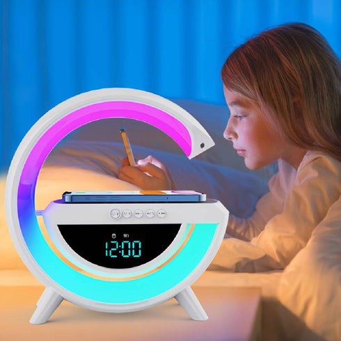 Lampa Smart LED RGB si Incarcator Wireless 15W, Lumini Ambientale, Sincronizare muzicala, Difuzor 5W, Muzica Bluetooth, USB, FM Radio, MicroSD, AUX, Afisaj Ceas Digital, Alarma, Alb
