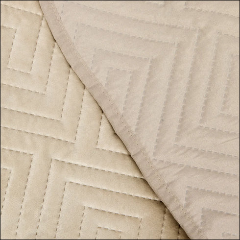 Cuvertură Elegantă de Catifea Studio Home - Confort și Stil Desăvârșit pentru Dormitorul Tău