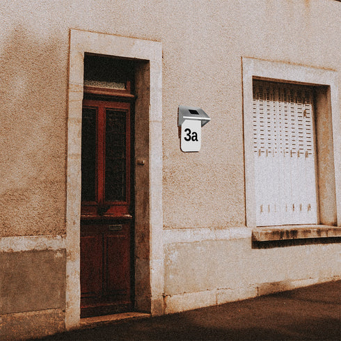 Numar de casa Grundig cu incarcare solara, iluminare LED, aprindere automata, otel inoxidabil, 1,2V, Gri