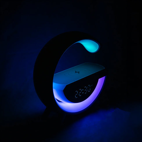 Lampa Smart LED RGB si Incarcator Wireless 15W, Lumini Ambientale, Sincronizare muzicala, Difuzor 5W, Muzica Bluetooth, USB, FM Radio, MicroSD, AUX, Afisaj Ceas Digital, Alarma, Alb